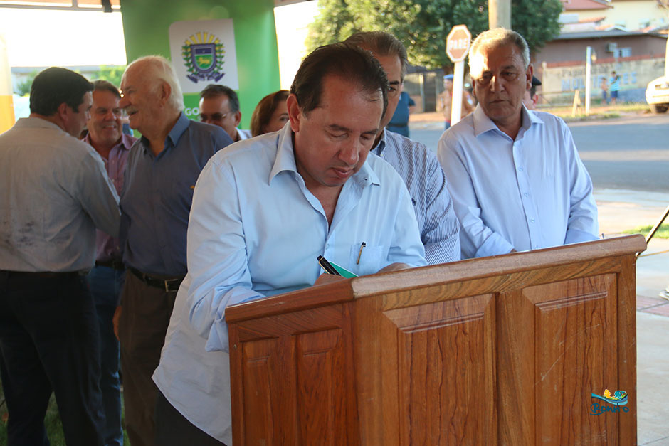 Prefeito Leleco e Governador Reinaldo Azambuja assinam convênios de melhorias para Bonito Prefeito Leleco e Governador Reinaldo Azambuja assinam convênios de melhorias para Bonito