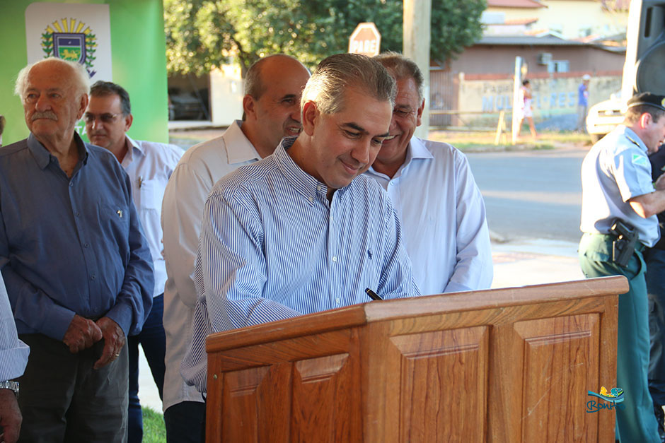 Prefeito Leleco e Governador Reinaldo Azambuja assinam convênios de melhorias para Bonito Prefeito Leleco e Governador Reinaldo Azambuja assinam convênios de melhorias para Bonito
