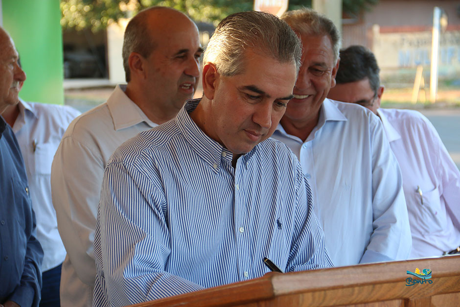 Prefeito Leleco e Governador Reinaldo Azambuja assinam convênios de melhorias para Bonito Prefeito Leleco e Governador Reinaldo Azambuja assinam convênios de melhorias para Bonito