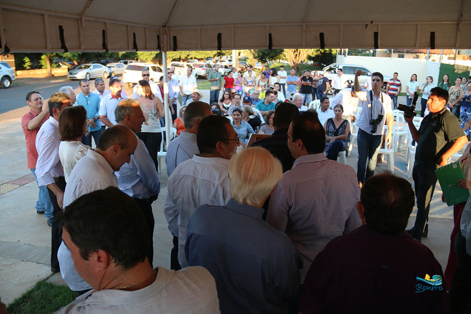 Prefeito Leleco e Governador Reinaldo Azambuja assinam convênios de melhorias para Bonito Prefeito Leleco e Governador Reinaldo Azambuja assinam convênios de melhorias para Bonito