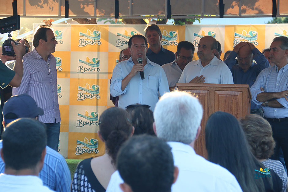 Prefeito Leleco e Governador Reinaldo Azambuja assinam convênios de melhorias para Bonito Prefeito Leleco e Governador Reinaldo Azambuja assinam convênios de melhorias para Bonito