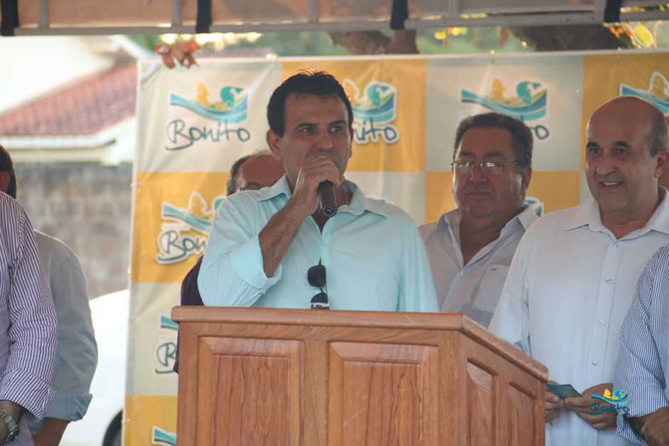 Prefeito Leleco e Governador Reinaldo Azambuja assinam convênios de melhorias para Bonito Prefeito Leleco e Governador Reinaldo Azambuja assinam convênios de melhorias para Bonito