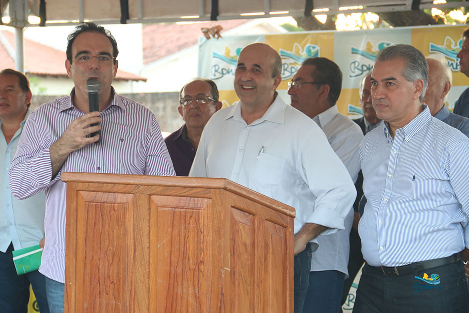 Prefeito Leleco e Governador Reinaldo Azambuja assinam convênios de melhorias para Bonito Prefeito Leleco e Governador Reinaldo Azambuja assinam convênios de melhorias para Bonito