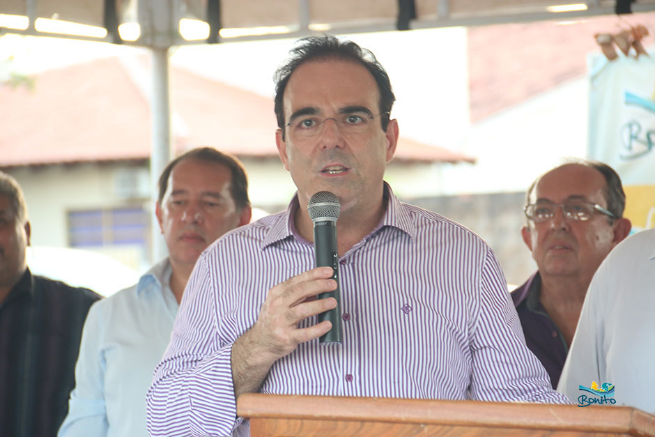 Prefeito Leleco e Governador Reinaldo Azambuja assinam convênios de melhorias para Bonito Prefeito Leleco e Governador Reinaldo Azambuja assinam convênios de melhorias para Bonito