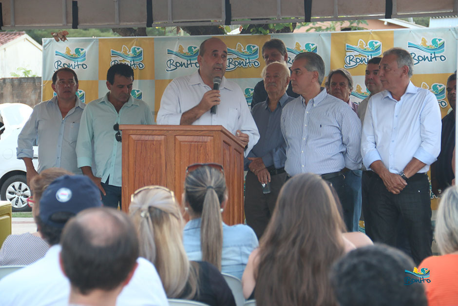 Prefeito Leleco e Governador Reinaldo Azambuja assinam convênios de melhorias para Bonito Prefeito Leleco e Governador Reinaldo Azambuja assinam convênios de melhorias para Bonito