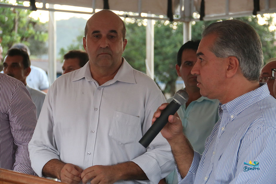 Prefeito Leleco e Governador Reinaldo Azambuja assinam convênios de melhorias para Bonito Prefeito Leleco e Governador Reinaldo Azambuja assinam convênios de melhorias para Bonito