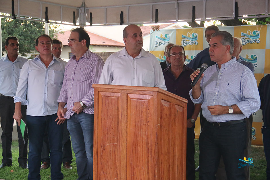 Prefeito Leleco e Governador Reinaldo Azambuja assinam convênios de melhorias para Bonito Prefeito Leleco e Governador Reinaldo Azambuja assinam convênios de melhorias para Bonito