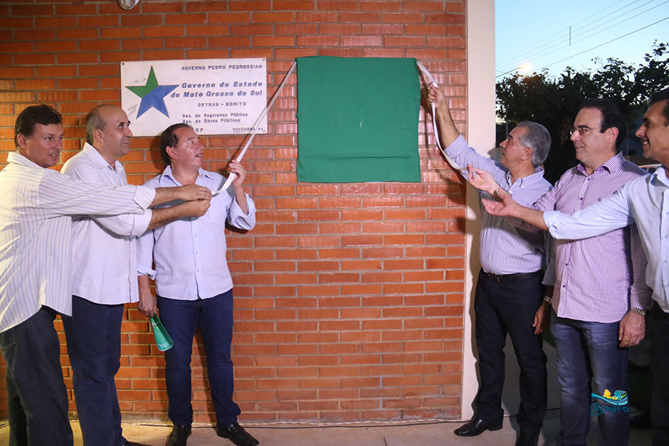 Prefeito Leleco e Governador Reinaldo Azambuja assinam convênios de melhorias para Bonito Prefeito Leleco e Governador Reinaldo Azambuja assinam convênios de melhorias para Bonito