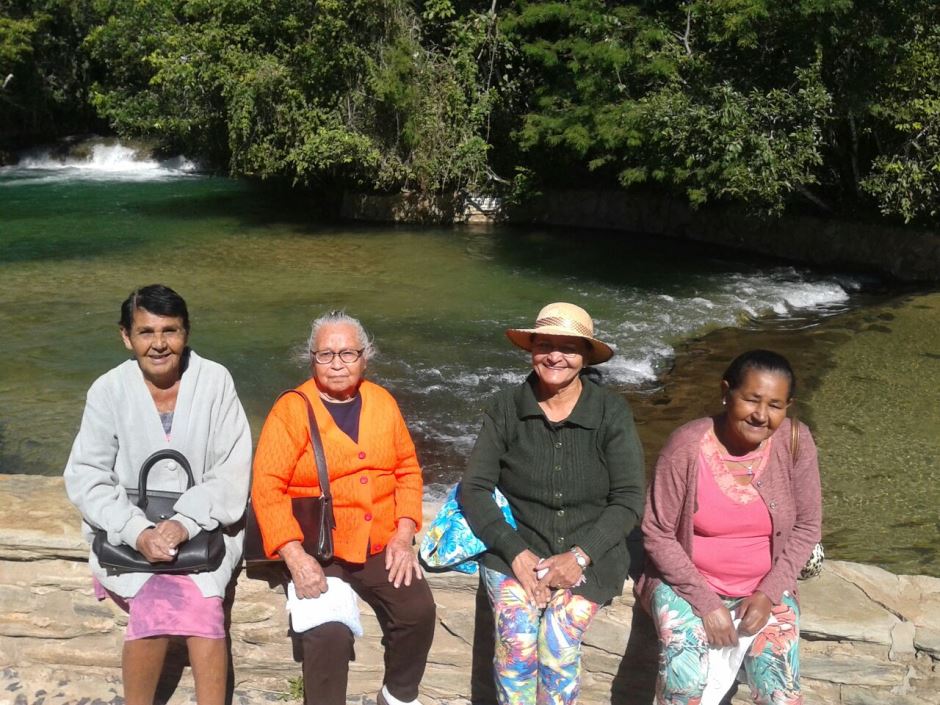 Grupo Conviver de Bonito passa o dia no Balneário do Sol