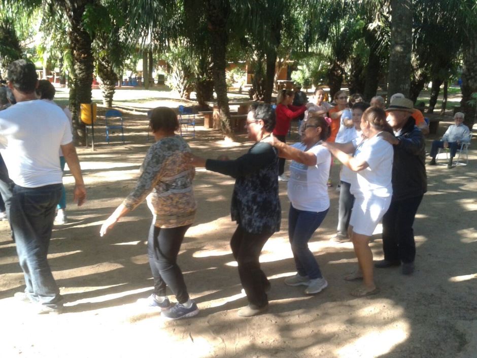 Grupo Conviver de Bonito passa o dia no Balneário do Sol