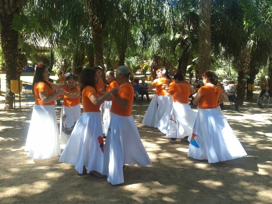 Grupo Conviver de Bonito passa o dia no Balneário do Sol