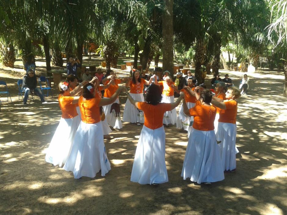 Grupo Conviver de Bonito passa o dia no Balneário do Sol