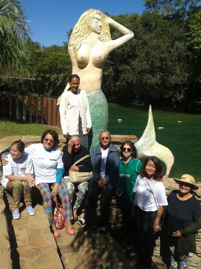 Grupo Conviver de Bonito passa o dia no Balneário do Sol