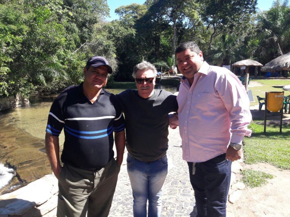 Grupo Conviver de Bonito passa o dia no Balneário do Sol