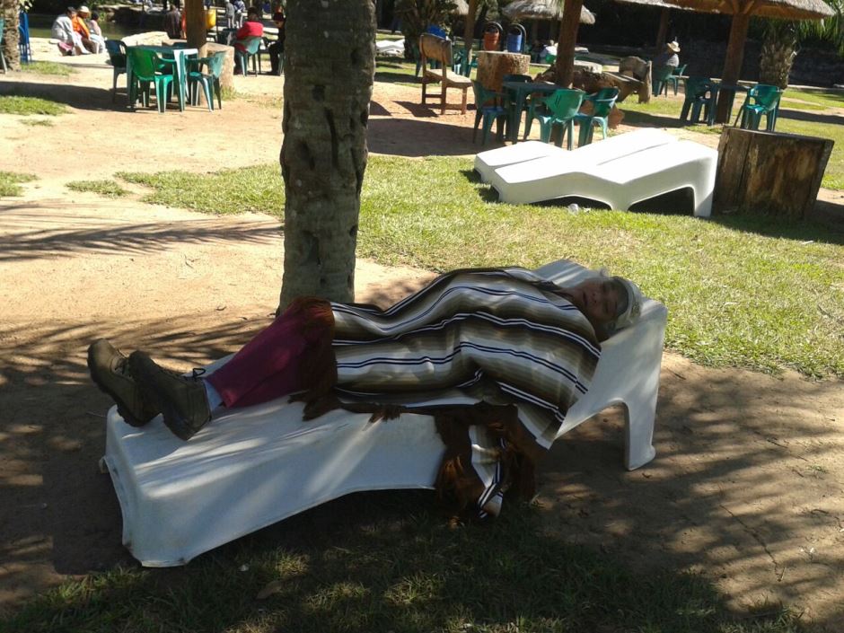 Grupo Conviver de Bonito passa o dia no Balneário do Sol