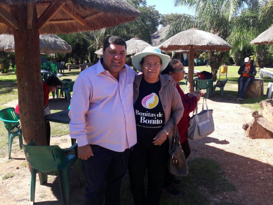 Grupo Conviver de Bonito passa o dia no Balneário do Sol