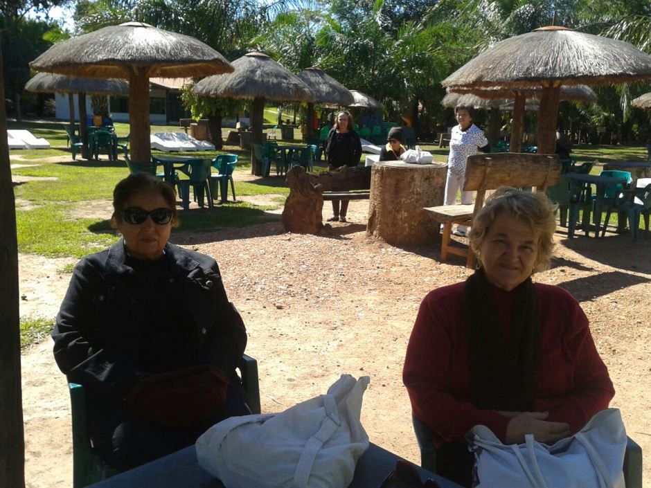 Grupo Conviver de Bonito passa o dia no Balneário do Sol
