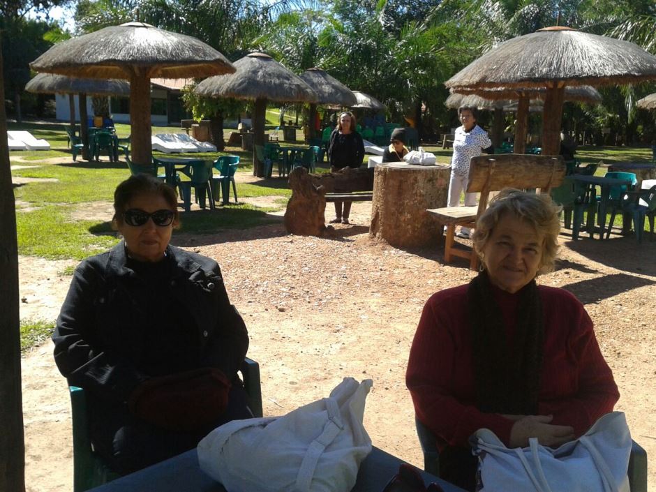 Grupo Conviver de Bonito passa o dia no Balneário do Sol