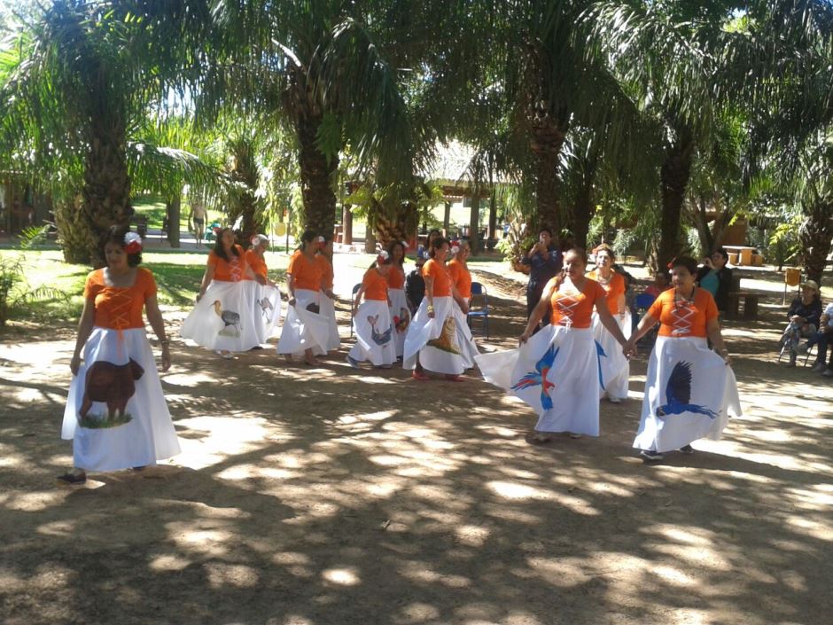 Grupo Conviver de Bonito passa o dia no Balneário do Sol