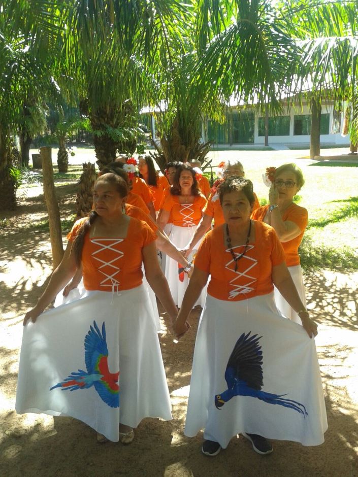 Grupo Conviver de Bonito passa o dia no Balneário do Sol