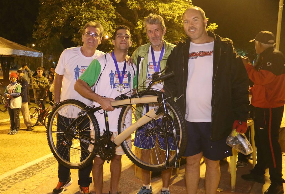 Galeria de Fotos do Bonito Esportivo pelas ruas da cidade