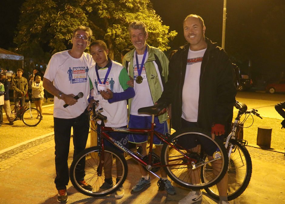 Galeria de Fotos do Bonito Esportivo pelas ruas da cidade