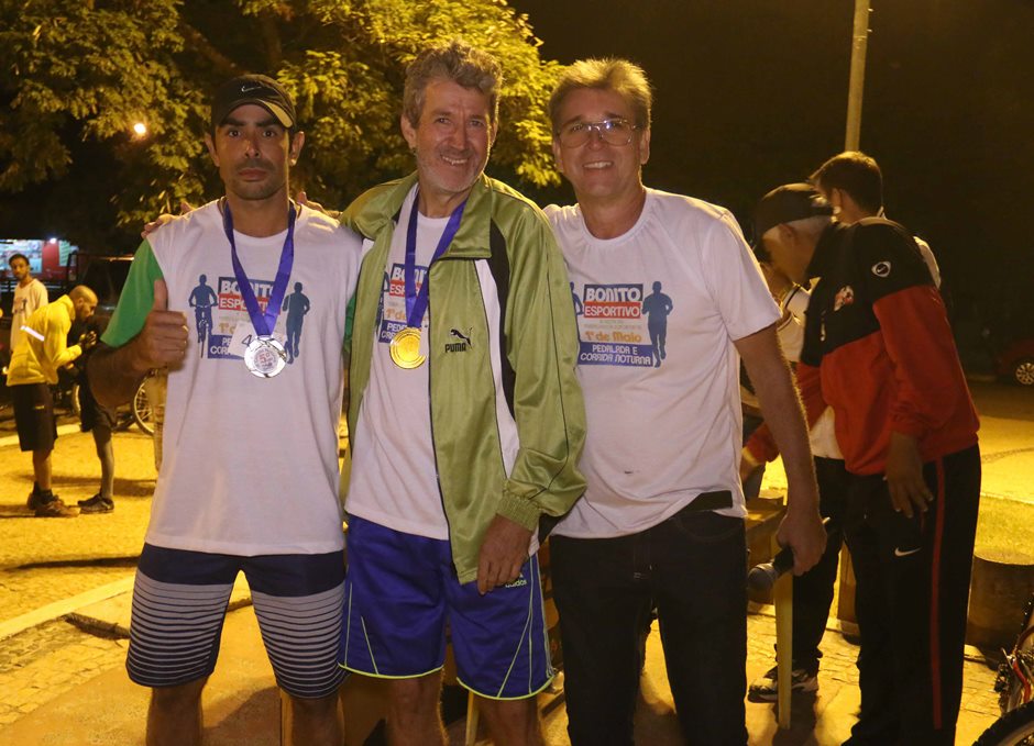 Galeria de Fotos do Bonito Esportivo pelas ruas da cidade
