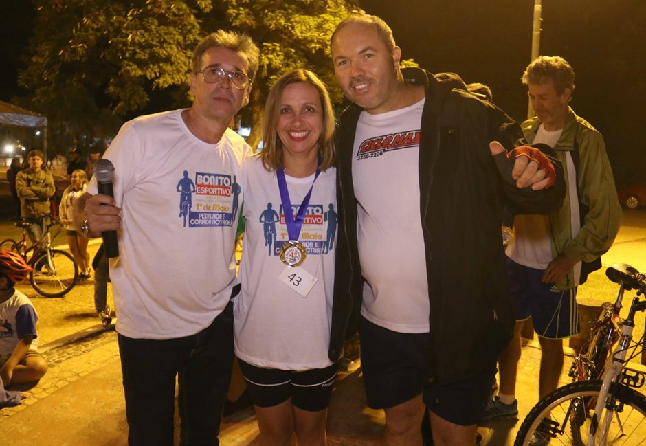 Galeria de Fotos do Bonito Esportivo pelas ruas da cidade