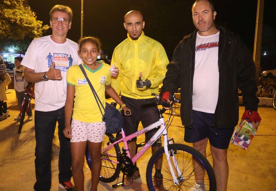 Galeria de Fotos do Bonito Esportivo pelas ruas da cidade