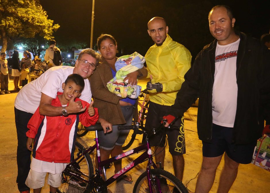 Galeria de Fotos do Bonito Esportivo pelas ruas da cidade