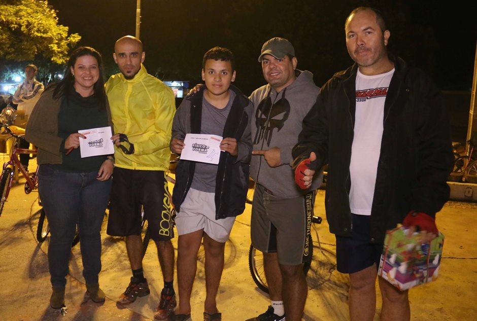 Galeria de Fotos do Bonito Esportivo pelas ruas da cidade
