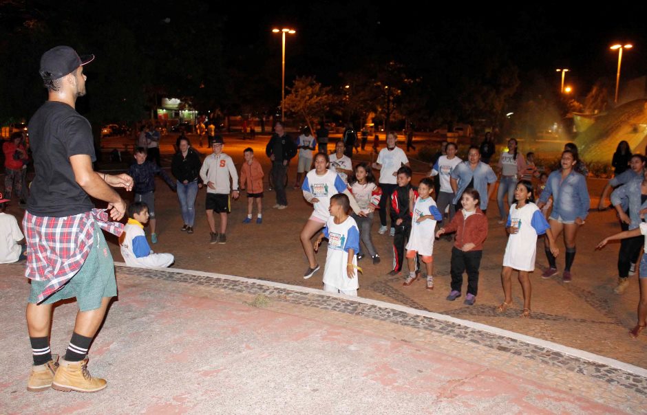 Galeria de Fotos do Bonito Esportivo pelas ruas da cidade