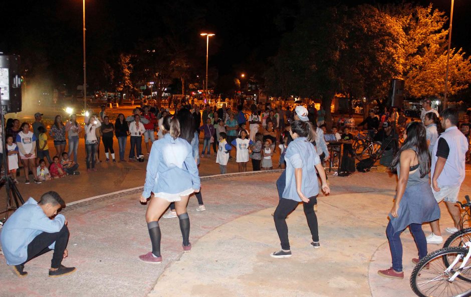 Galeria de Fotos do Bonito Esportivo pelas ruas da cidade