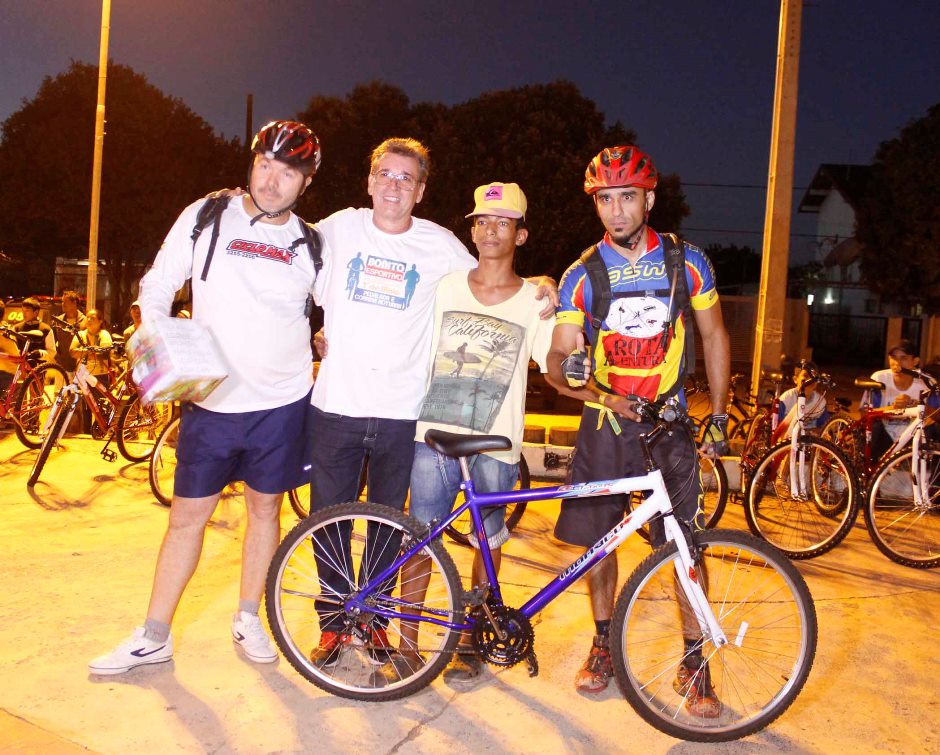 Galeria de Fotos do Bonito Esportivo pelas ruas da cidade