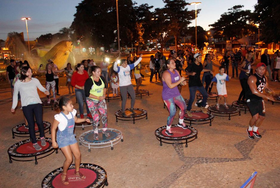 Galeria de Fotos do Bonito Esportivo pelas ruas da cidade
