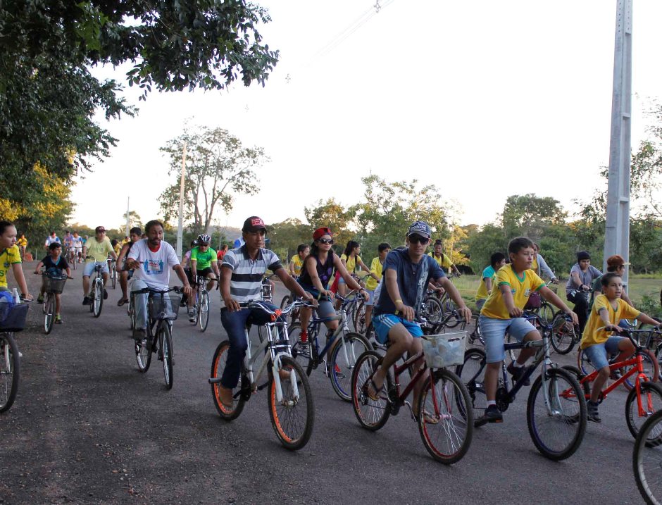 Galeria de Fotos do Bonito Esportivo pelas ruas da cidade