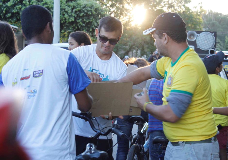 Galeria de Fotos do Bonito Esportivo pelas ruas da cidade
