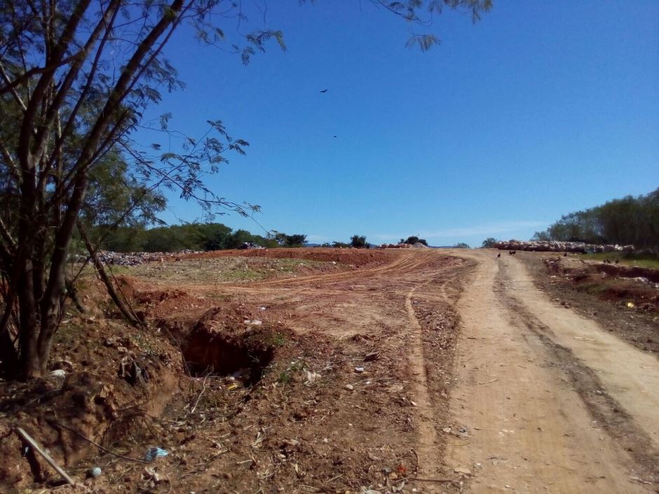 Prefeitura de Bonito mostra organização do aterro controlado, porém reconhece que deve ser provisório Prefeitura de Bonito mostra organização do aterro controlado, porém reconhece que deve ser provisório