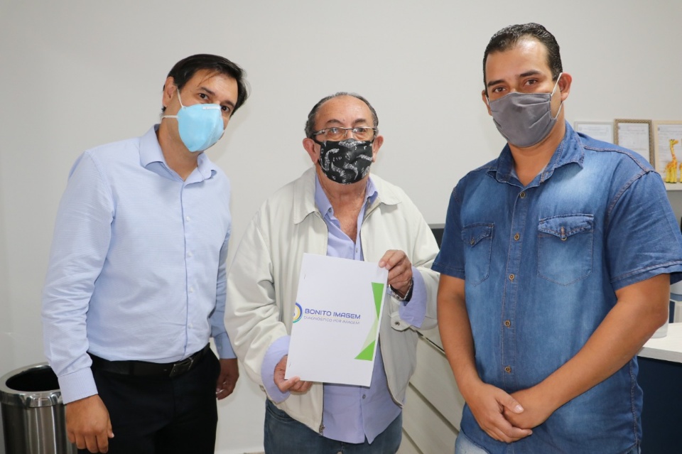 Prefeito visita instalações da Clínica Medlume e destaca importância de serviços para população