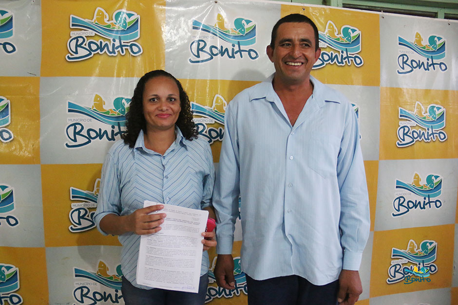 Com investimento de mais de 2 milhões da prefeitura, famílias assinam contrato de casas em Bonito