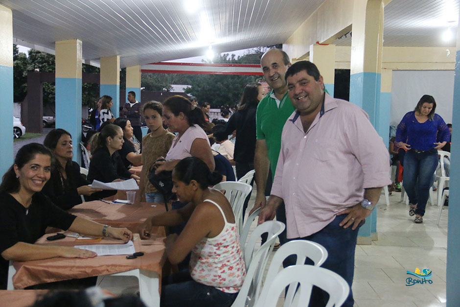 Com investimento de mais de 2 milhões da prefeitura, famílias assinam contrato de casas em Bonito