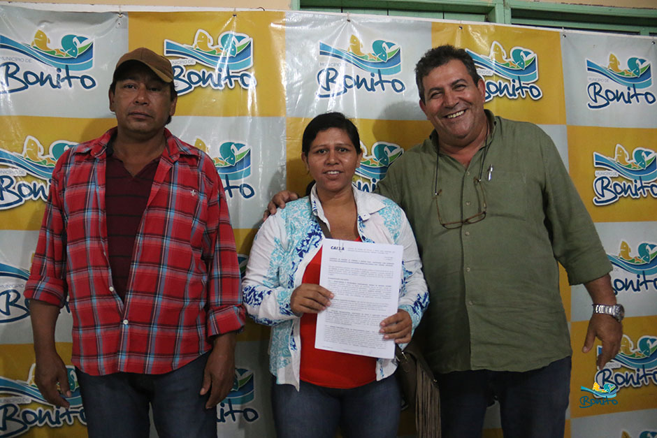 Com investimento de mais de 2 milhões da prefeitura, famílias assinam contrato de casas em Bonito