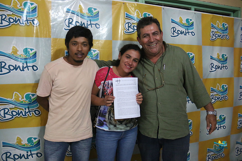 Com investimento de mais de 2 milhões da prefeitura, famílias assinam contrato de casas em Bonito