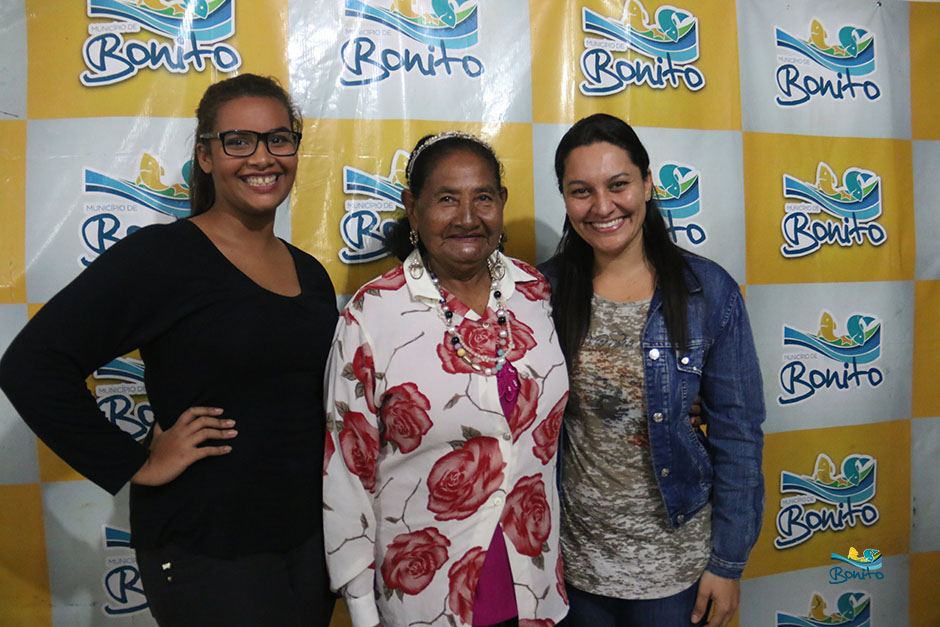 Com investimento de mais de 2 milhões da prefeitura, famílias assinam contrato de casas em Bonito