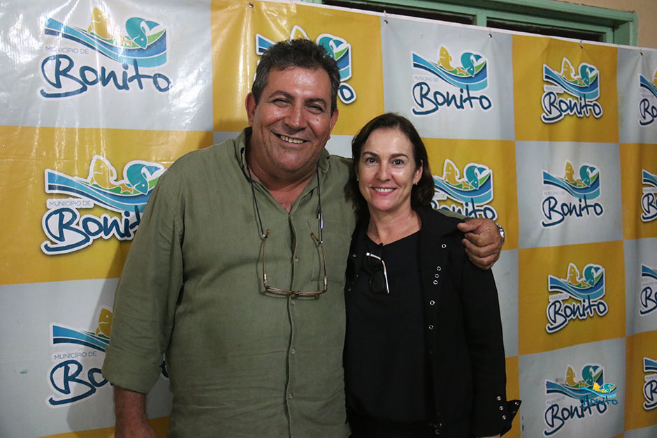 Com investimento de mais de 2 milhões da prefeitura, famílias assinam contrato de casas em Bonito