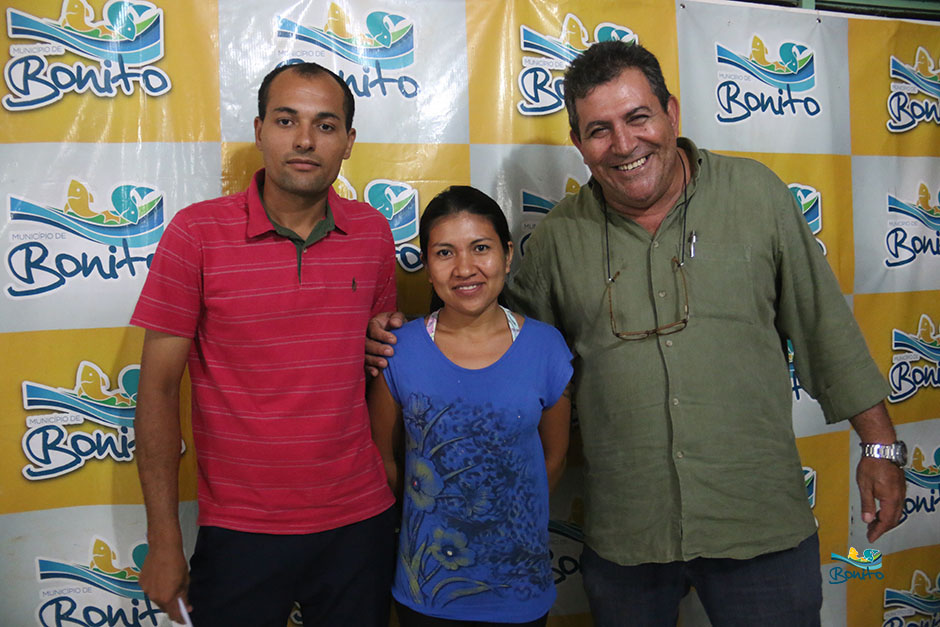 Com investimento de mais de 2 milhões da prefeitura, famílias assinam contrato de casas em Bonito