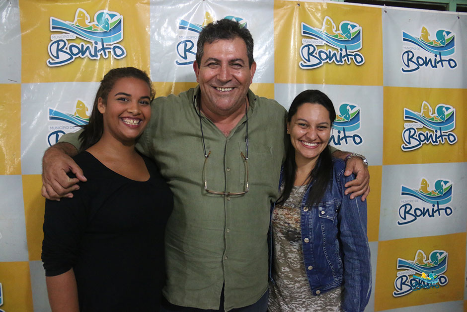 Com investimento de mais de 2 milhões da prefeitura, famílias assinam contrato de casas em Bonito