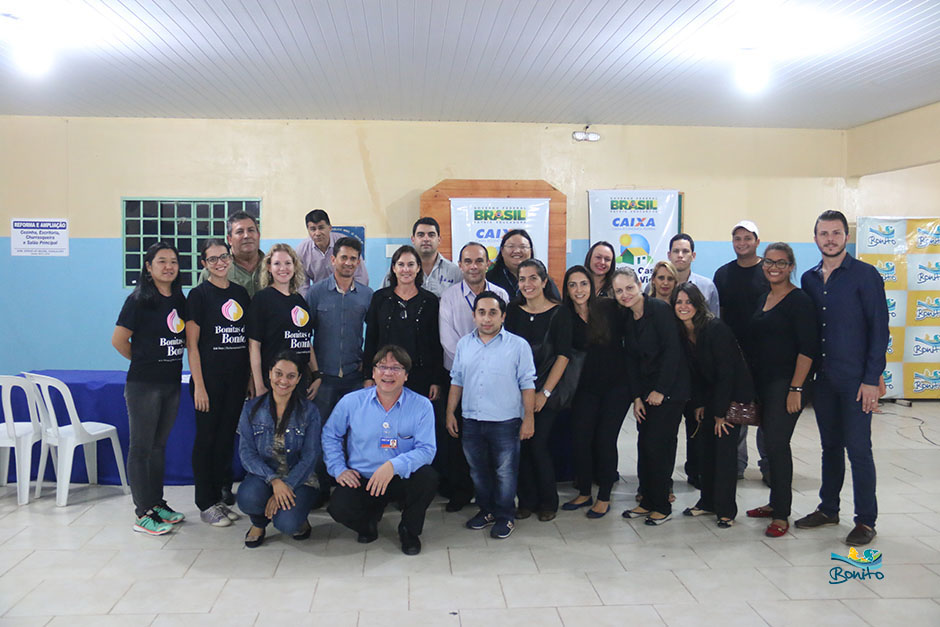 Com investimento de mais de 2 milhões da prefeitura, famílias assinam contrato de casas em Bonito