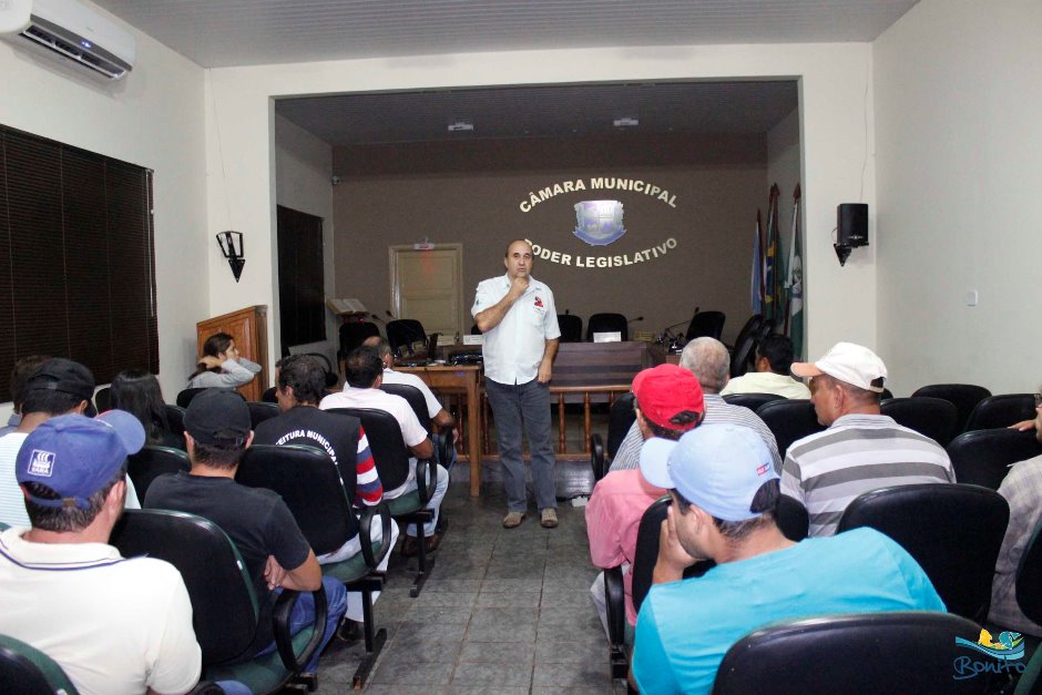Reunião referente as regras para uso do aterro controlado de Bonito