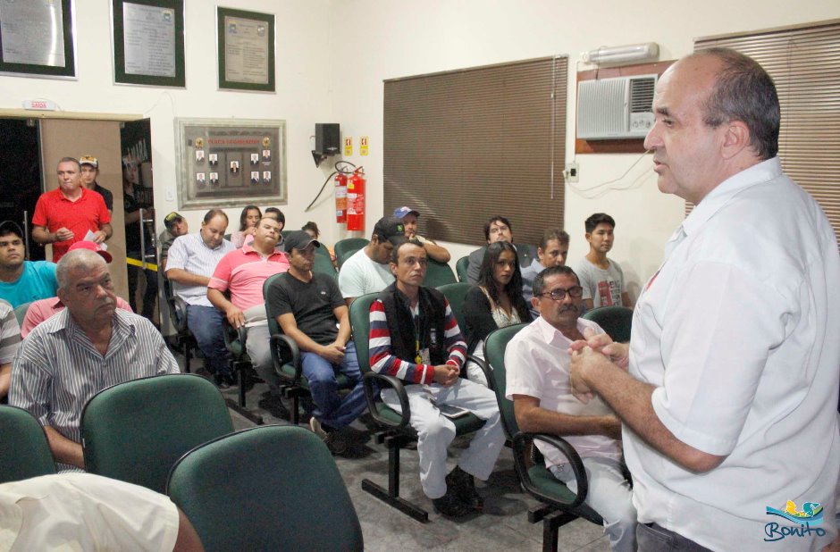 Reunião referente as regras para uso do aterro controlado de Bonito